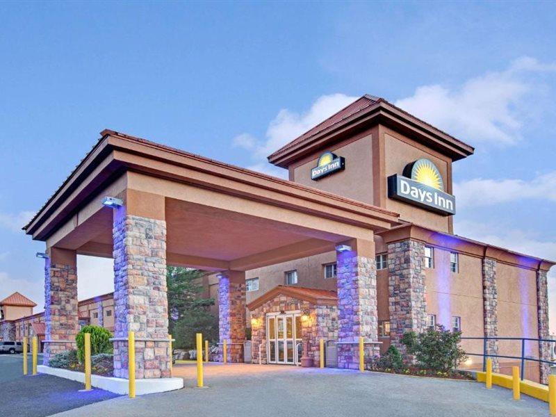 Days Inn By Wyndham Ridgefield Nj Esterno foto